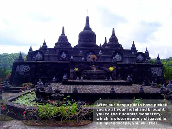 After our Vespa pilots have picked you up at your hotel and brought you to the Buddhist monastery, which is picturesquely situated in a hilly landscape, you will feel almost like in Java at the famous