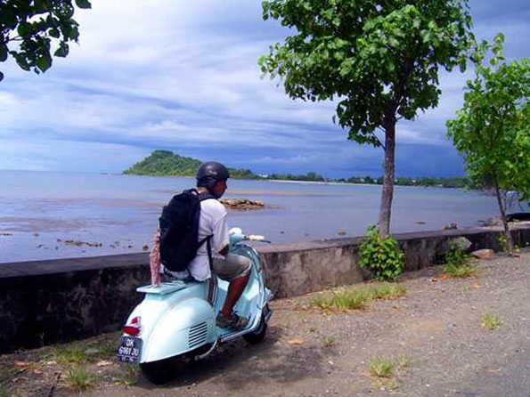 Vespa in front of the peninsula