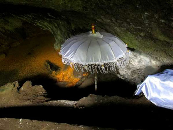 detail of the cave