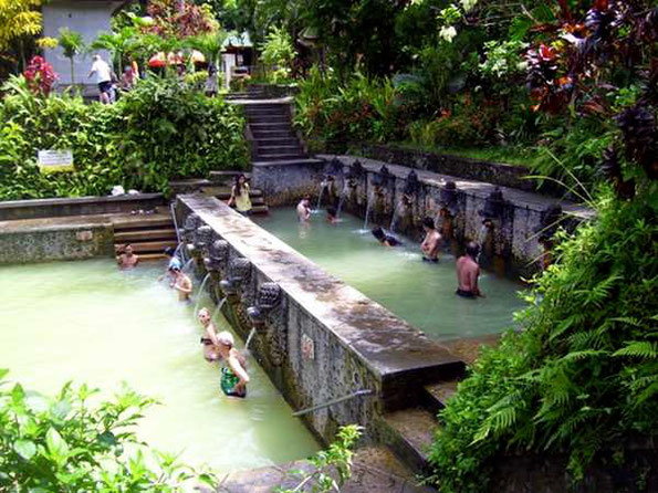 Zwei Becken der Anlage Hot Springs