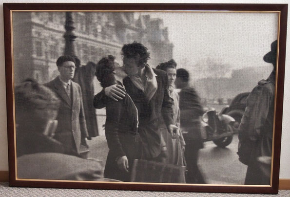 パリ市庁舎前のキス　2016ピース（パズルの超達人ベリースモールピース）　50×75ｃｍ