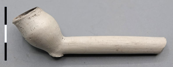 Het merk FW wordt aan een tot op heden onbekende Alkmaarse pijpmaker toegeschreven, periode ca 1635-1640