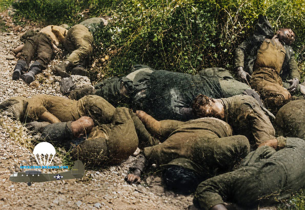 Unique photo connue de la découverte des corps dans le vallon des Bayles.Photo entièrement restaurée et colorisée par Sébastien DUGAS- Collection Operation-dragoon.com