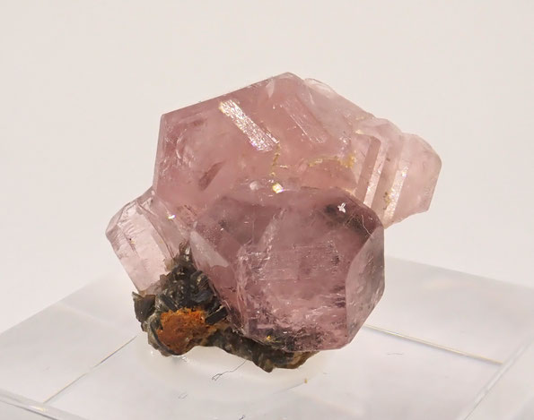 Pink apatite
