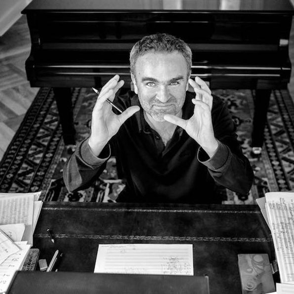 Jörg Widmann ist im nächsten Donnerstagskonzert als Dirigent und Komponist zu erleben. Foto: Marco Borggreve.
