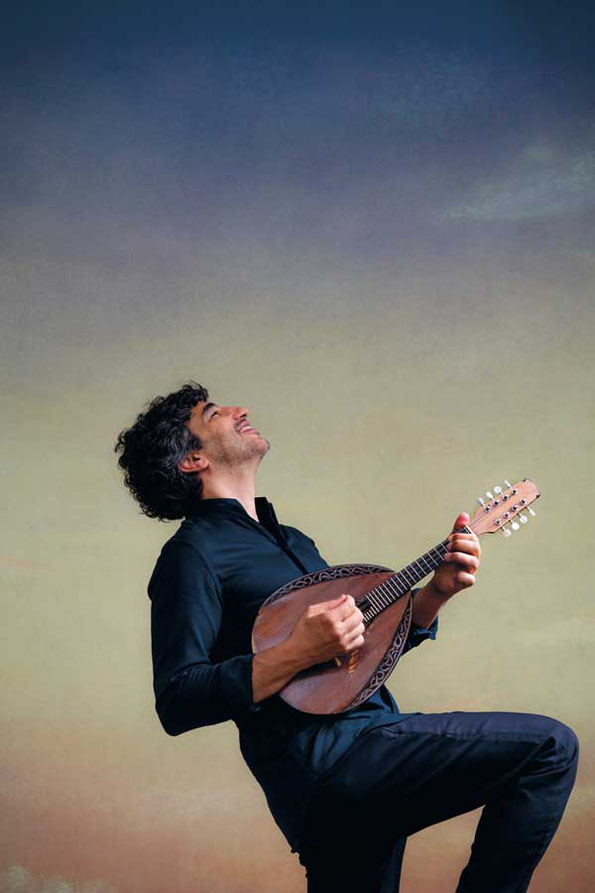 Der Mandolinist Avi Avital ist im DONNERSTAGSKONZERT 01 als Solist zu erleben. Foto: Harald Hoffmann.