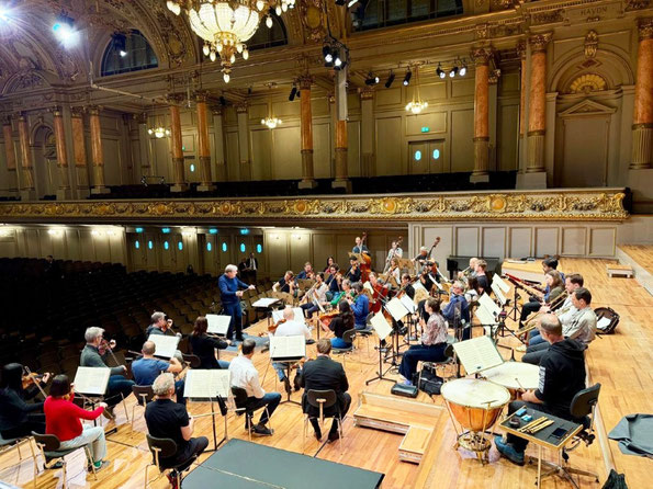 2. Station: Zürich! Anspielprobe in der noch leeren Tonhalle.