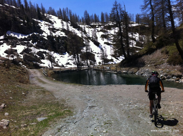 l' odore di spezzatino è insistente......seguiamo il fiuto, ma questa volta dalle piste da sci si scende!!!!