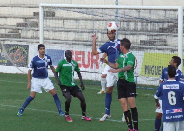 El Écija, en el último partido de Liga en San Pablo ante el Cacereño. Foto: www.ciberecija.com
