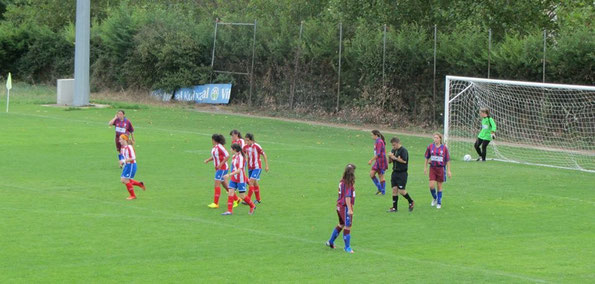 Las neskak del Laudio senior comenzaron a lo grande goleando al Nanclares por 1-7.