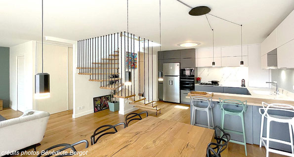 salon; cuisine; salle à manger; decoration; amenagement; escalier suspendu; lago; schmidt; kartell; bois; parquet chene; vibia; wireflow