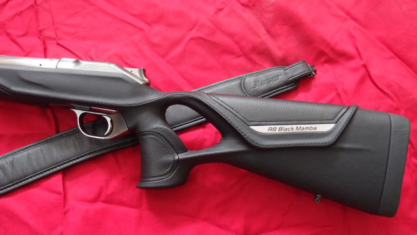 R8 "Black Mamba" Vollleder schwarz, Ruthenium System, .300WinMag, Seriennummer R/300300 ***UNIKAT***, Schalldämpfer R/300300 und Lederkoffer schwarz