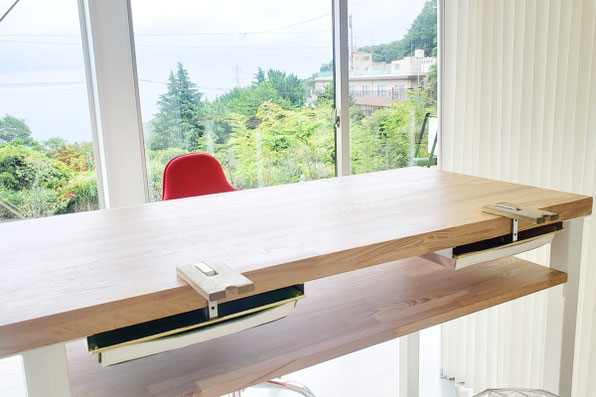 熱海の手作り結婚指輪工房 / 店内作業テーブル