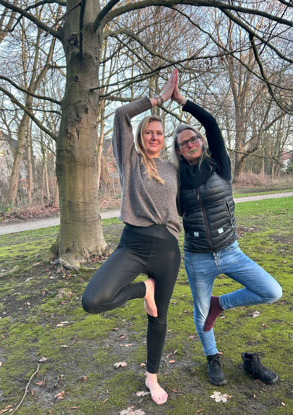 Yoga meets Kräuter Yoga & Kräuter Kräuterwanderung Kräuterworkshop Kräutererlebnis Naturerlebnis Achtsamkeit - Bottrop Ruhrgebiet NRW mit Wildkräuterexpertin Nicole von HappyHeppert