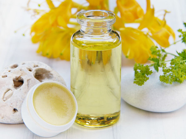 Kräuterworkshop Kräuterevent Kräuterapotheke Naturapotheke Natürliche Hausapotheke Salben rühren - Bottrop - Ruhrgebiet - NRW mit Wildkräuterexpertin Nicole von HappyHeppert - Hiking Herbs & Happy Moments