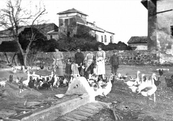 Única foto de Santa María Goretti (1890-1902), que se encontró en 2011 en el álbum de recortes de Earls Mazzoleni, que acogían a los Goretti en su propiedad, cerca de Roma.