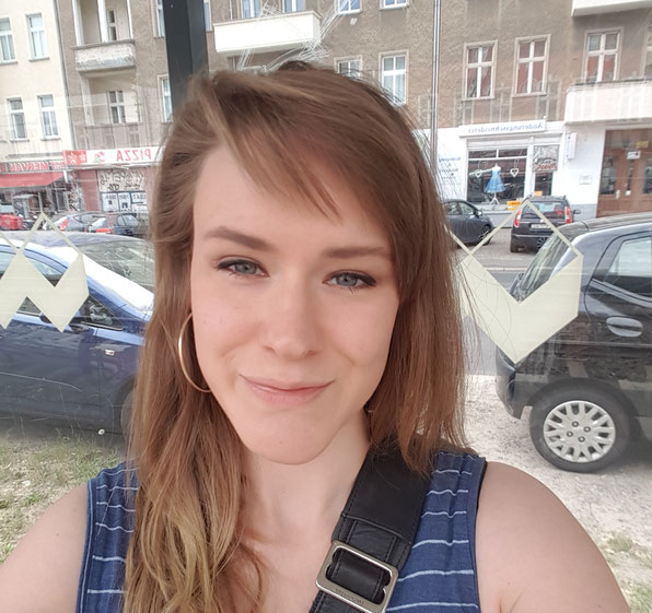 Mama-Bloggerin Jana Mama Patschehand auf dem Weg zur Lesung aus "So viel Freude, so viel Wut".