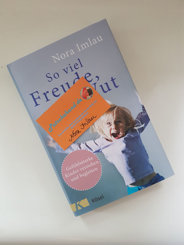 Neues Buch von Nora Imlau und Visitenkarte von Patschehand.de wurden signiert.