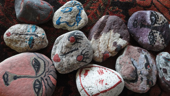 Piedritas de Gratitud, Gratitud Stones, Relational Art Project, work in process since 2010
