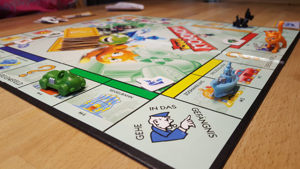 Das Spiel Monopoly Junior aufgebaut