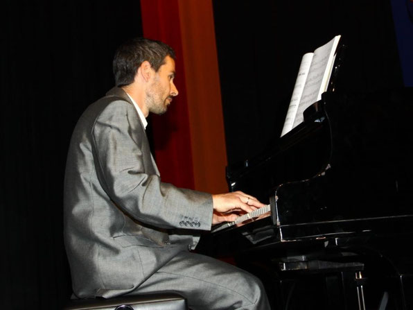 Stefan Reiser am Klavier