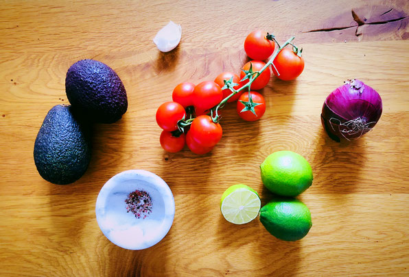 Zutaten für mein schnelles Guacamole-Rezept - by kamikatzedesign nina