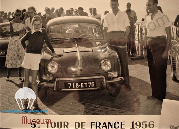 Photo de presse de Paul CONDRILLIER (à droite) lors du tour de France 1956 offerte à Gary DAVIS par Dominique, la fille de Paul lors de notre entrevue. Presented to Gary by Paul daughter in 2000