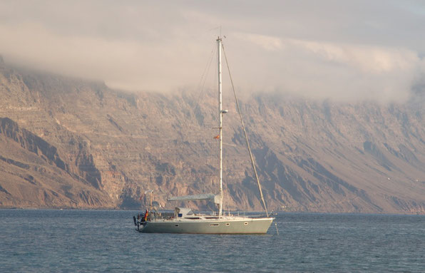 Vor Anker ist´s nicht nur günstiger, das Wasser ist sauber und man schwimmt schöner.