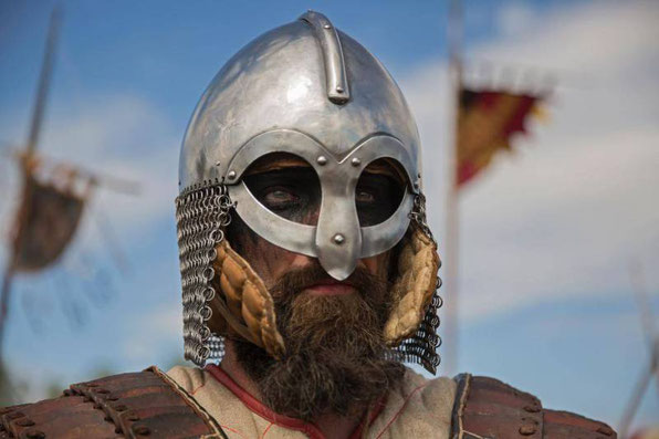 Un bénévole avec un costume Viking à un festival en Pologne. Crédit : DAVID GUTTENFELDER, NATIONAL GEOGRAPHIC CREATIVE