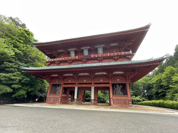 高野山の入口に立つ「大門」
