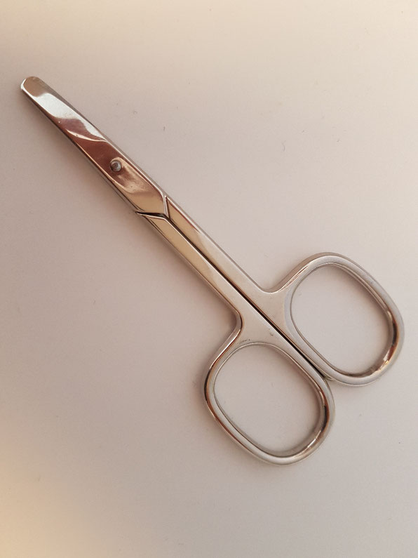 Baby-Nagelschere; Babaymaniküre; Fingernägel schneiden Baby