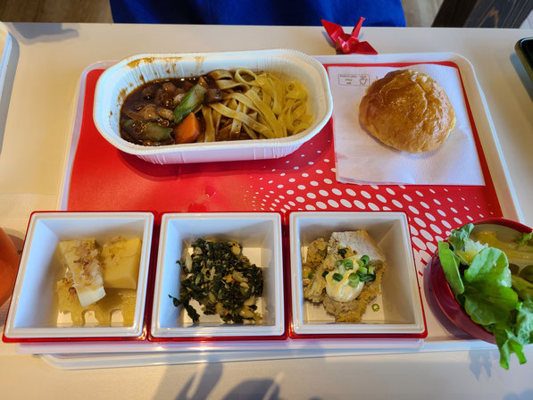 ▲JAL機内食も食べることができる