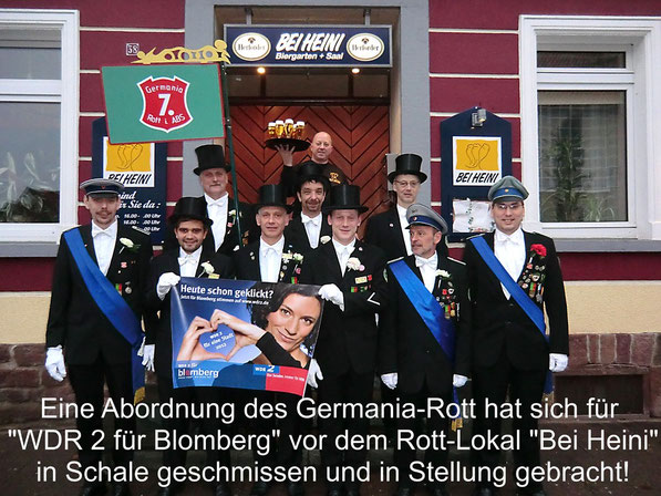 Germania-Rott -Abordnung mit WDR2-Aktionsbanner vor dem Rottlokal "Bei Heini"