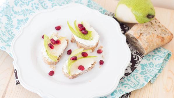 This easy pear crostini recipe with pomegranate seeds is a light, fresh appetizer perfect for holiday gatherings or anytime of year!