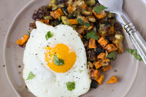 This simple, delicious seven-ingredient vegetarian roasted veggie hash with eggs is the perfect healthy breakfast-for-dinner recipe! 