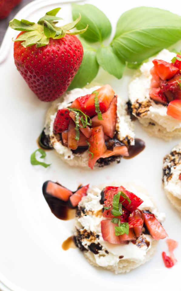 This easy strawberry basil crostini with balsamic reduction is the perfect light spring and summer snack or quick healthy appetizer!
