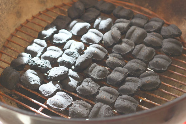 How to properly start a charcoal pit - easy tutorial here! Use this technique to grill the perfect steak every time!