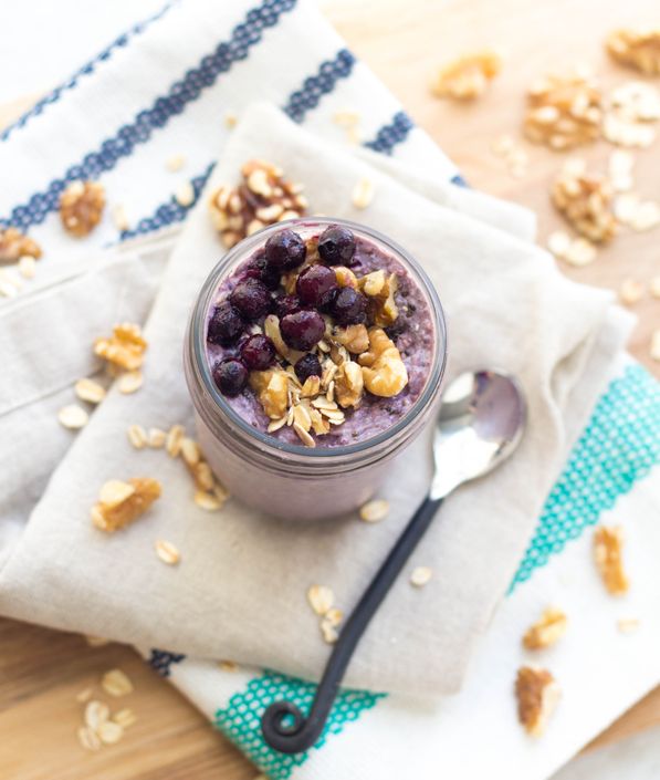 These easy blueberry-walnut overnight oats are the perfect make-ahead healthy breakfast.  They're packed with nutrition and will keep you feeling full all morning! #AD