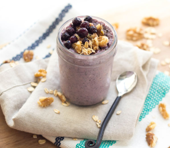 These easy blueberry-walnut overnight oats are the perfect make-ahead healthy breakfast.  They're packed with nutrition and will keep you feeling full all morning! #AD