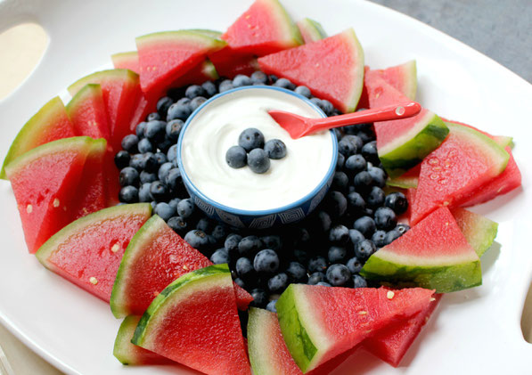 The perfect healthy and patriotic fruit platter with Greek yogurt dip! 