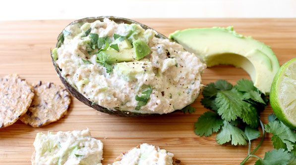 Super healthy and simple 5 ingredient, 5 minute salmon salad with no mayo! - by homemade nutrition - www.homemadenutrition.com