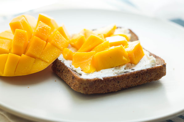 Easy mango toast and tips for healthy snacking!