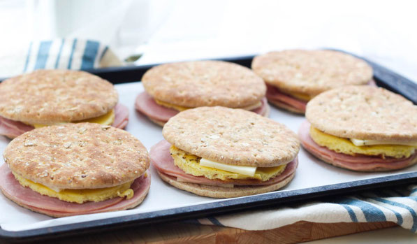 Weekday mornings just got a little more delicious with these easy (plus healthy) make-ahead freezer ham and egg sandwiches with pepper jack cheese...The perfect fast and high protein breakfast recipe! 