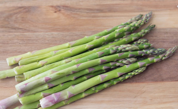 Fresh asparagus makes the perfect veggie base for this cheesy ham and egg casserole! 