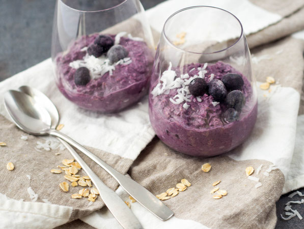 These easy, flavorful blueberry-coconut overnight oats are the perfect healthy breakfast treat! 