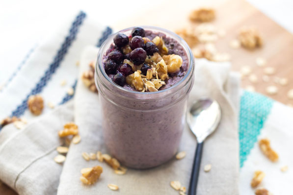 These easy blueberry-walnut overnight oats are the perfect make-ahead healthy breakfast.  They're packed with nutrition and will keep you feeling full all morning! #AD