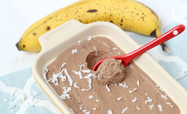 Easy vegan chocolate ice cream:  three ingredients, no added sugar, no gluten, but completely declicious! - www.homemadenutrition.com