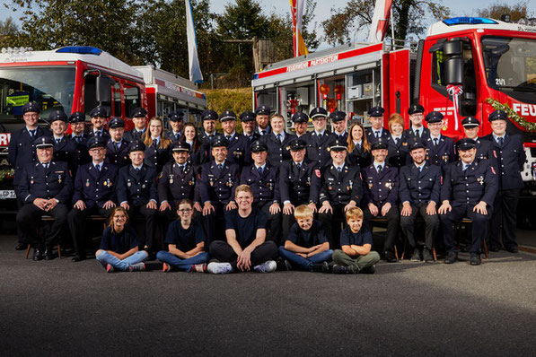 Aktive bei Fahrzeugweihe am 02.10.2021