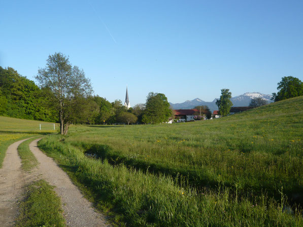 Über den Wanderweg nach Greimharting