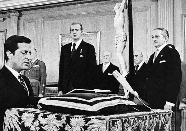 5 de julio de 1976: Suárez jura como presidente del Gobierno en el Palacio de la Zarzuela.
